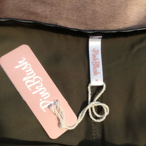 Pinkblush olive top Sz M - Picture 4 of 4